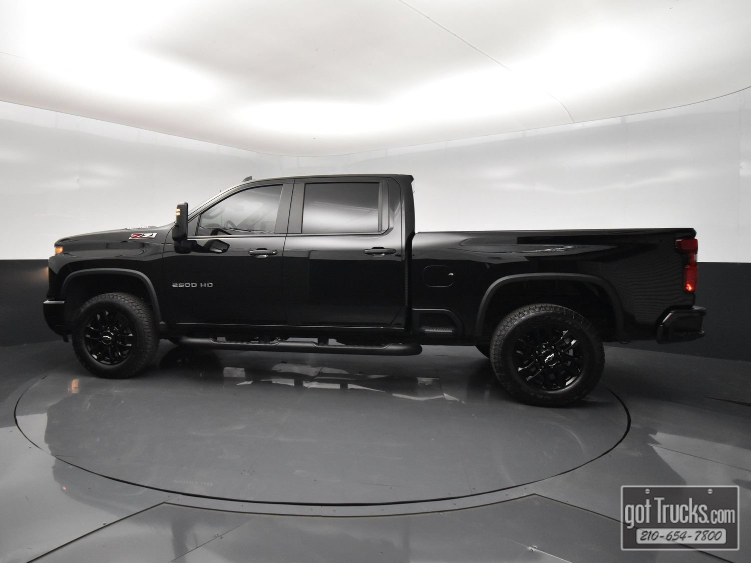Used 2025 Chevrolet Silverado 2500 Custom w/ Z71 Off-Road Package AWD/4WD image 3