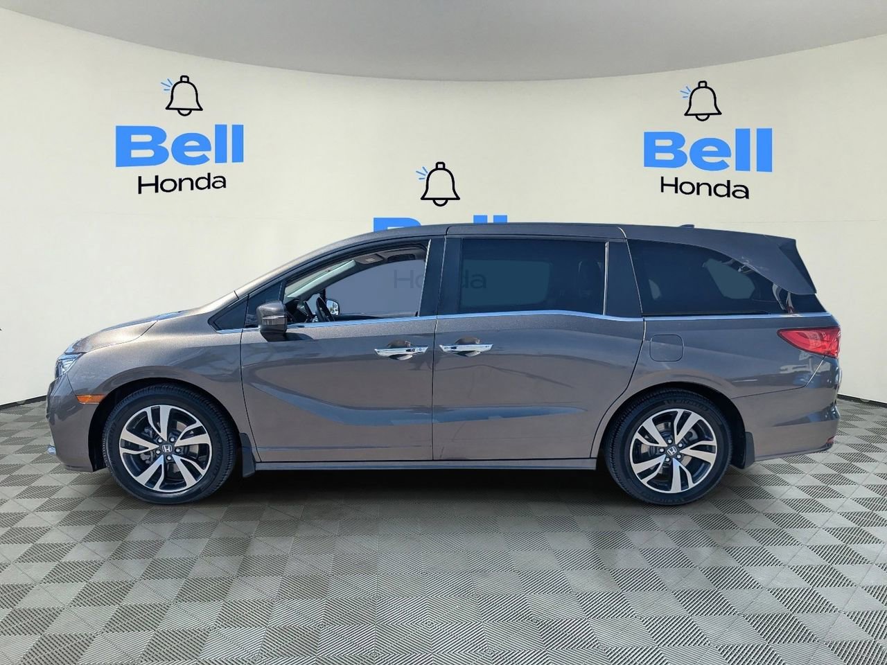 Used 2021 Honda Odyssey Touring image 2