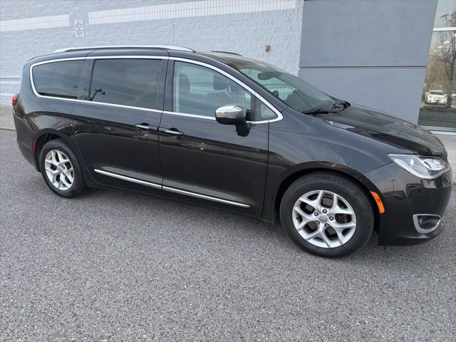 Used 2020 Chrysler Pacifica Limited image 8