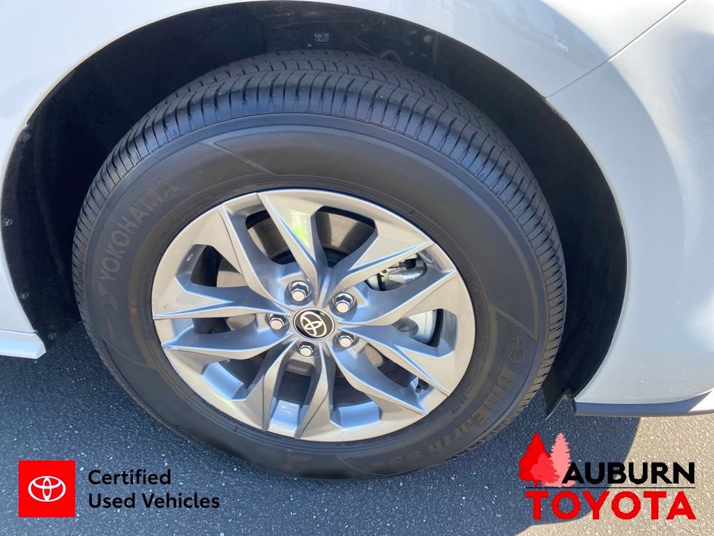 Certified 2026 Toyota Sienna LE FWD image 11