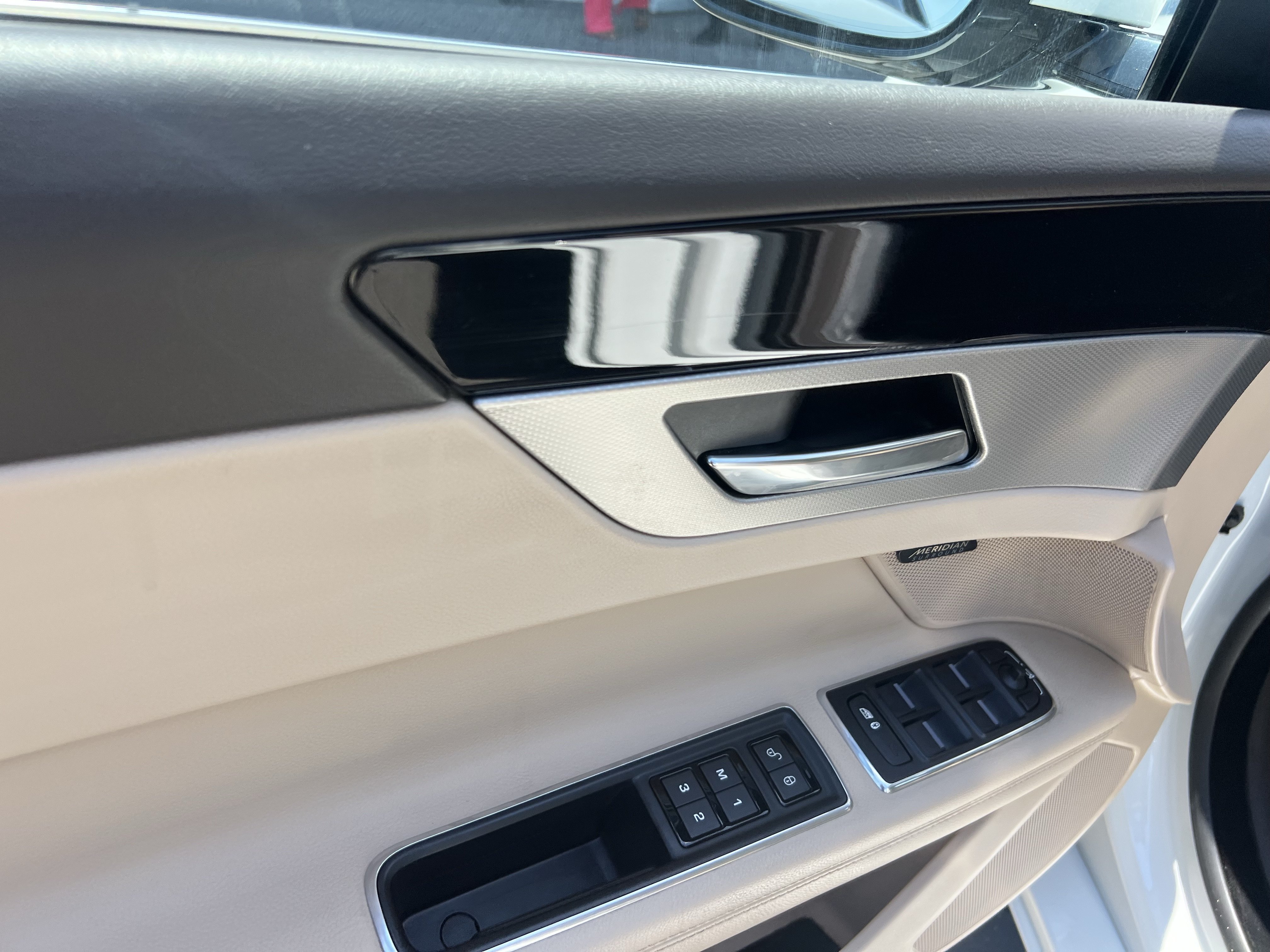 Used 2017 Jaguar XF Prestige RWD image 17