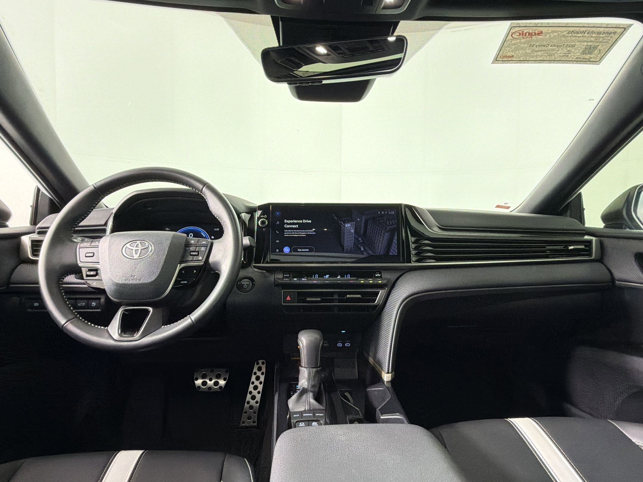 Used 2025 Toyota Camry SE w/ Multimedia Upgrade Package image 15