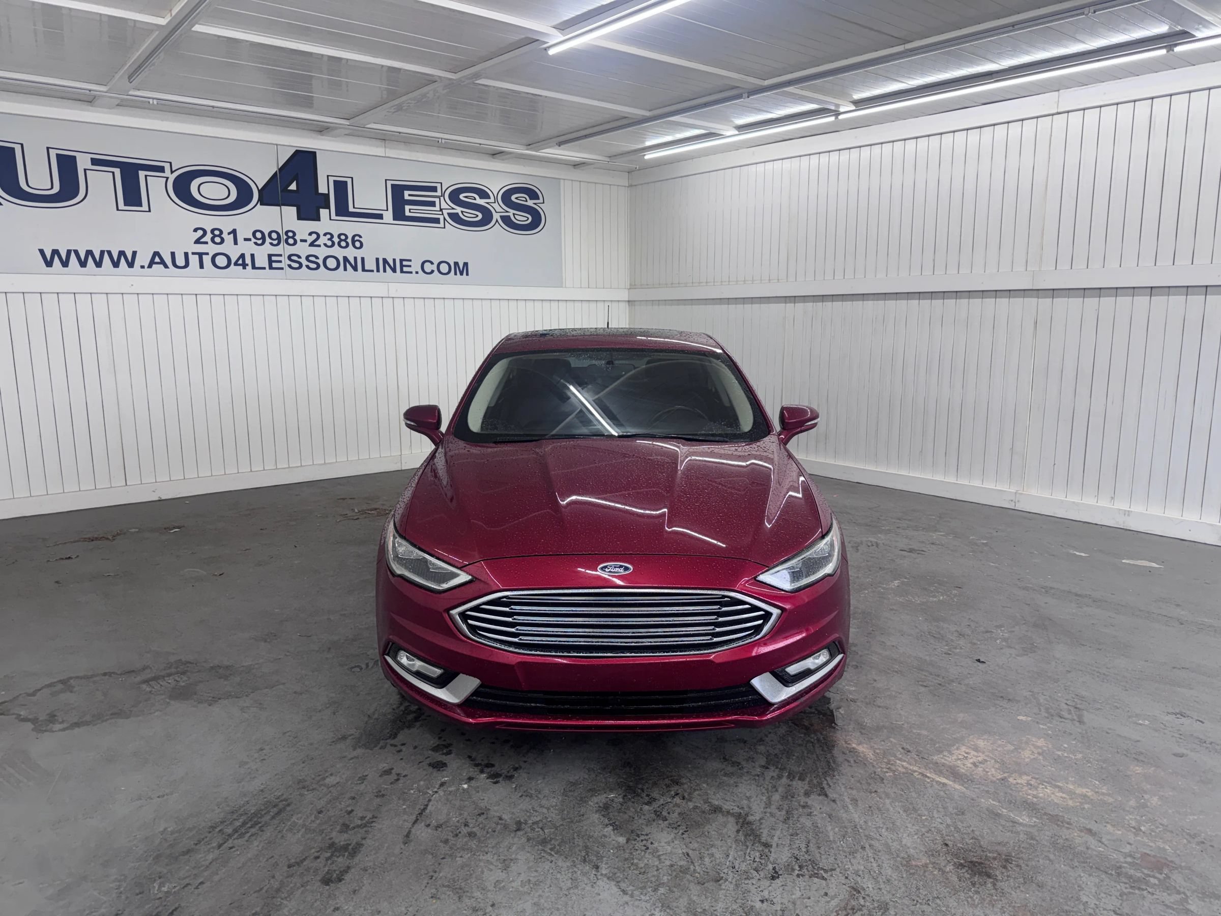 Used 2017 Ford Fusion SE w/ Fusion SE Technology Package FWD image 2