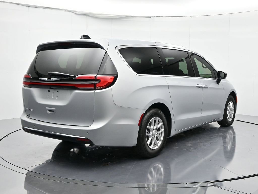 New 2026 Chrysler Pacifica Select FWD image 5