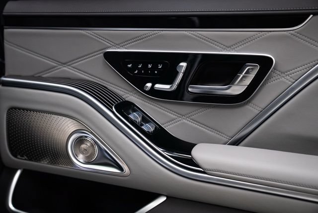 Used 2025 Mercedes-Benz Maybach S 580 4MATIC image 34