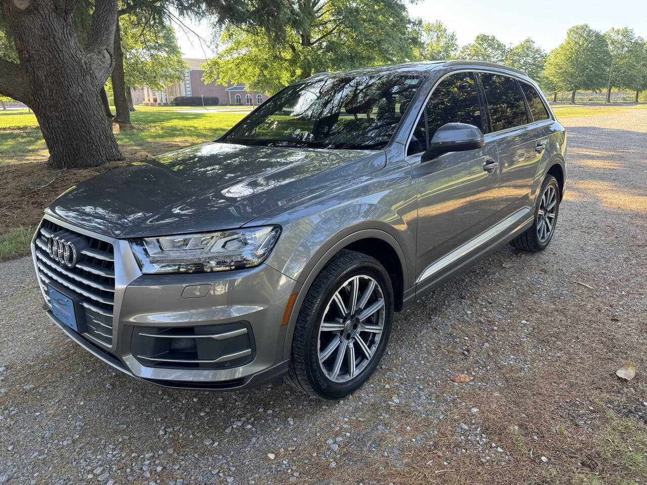 Used 2017 Audi Q7 3.0T Premium Plus w/ Premium Plus Package AWD/4WD image 2