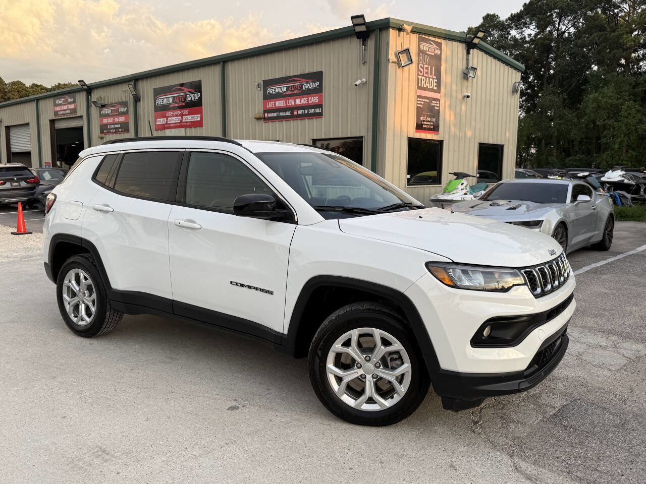 Used 2024 Jeep Compass Latitude image 2