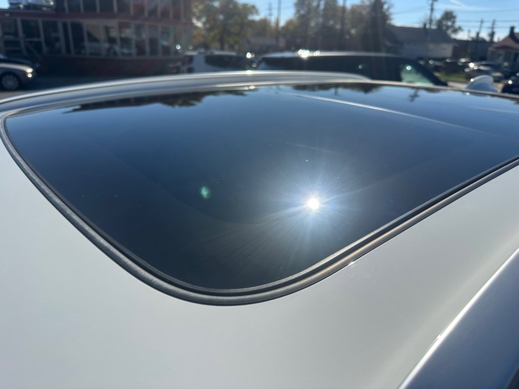 Used 2019 Volvo XC40 T5 Momentum image 11