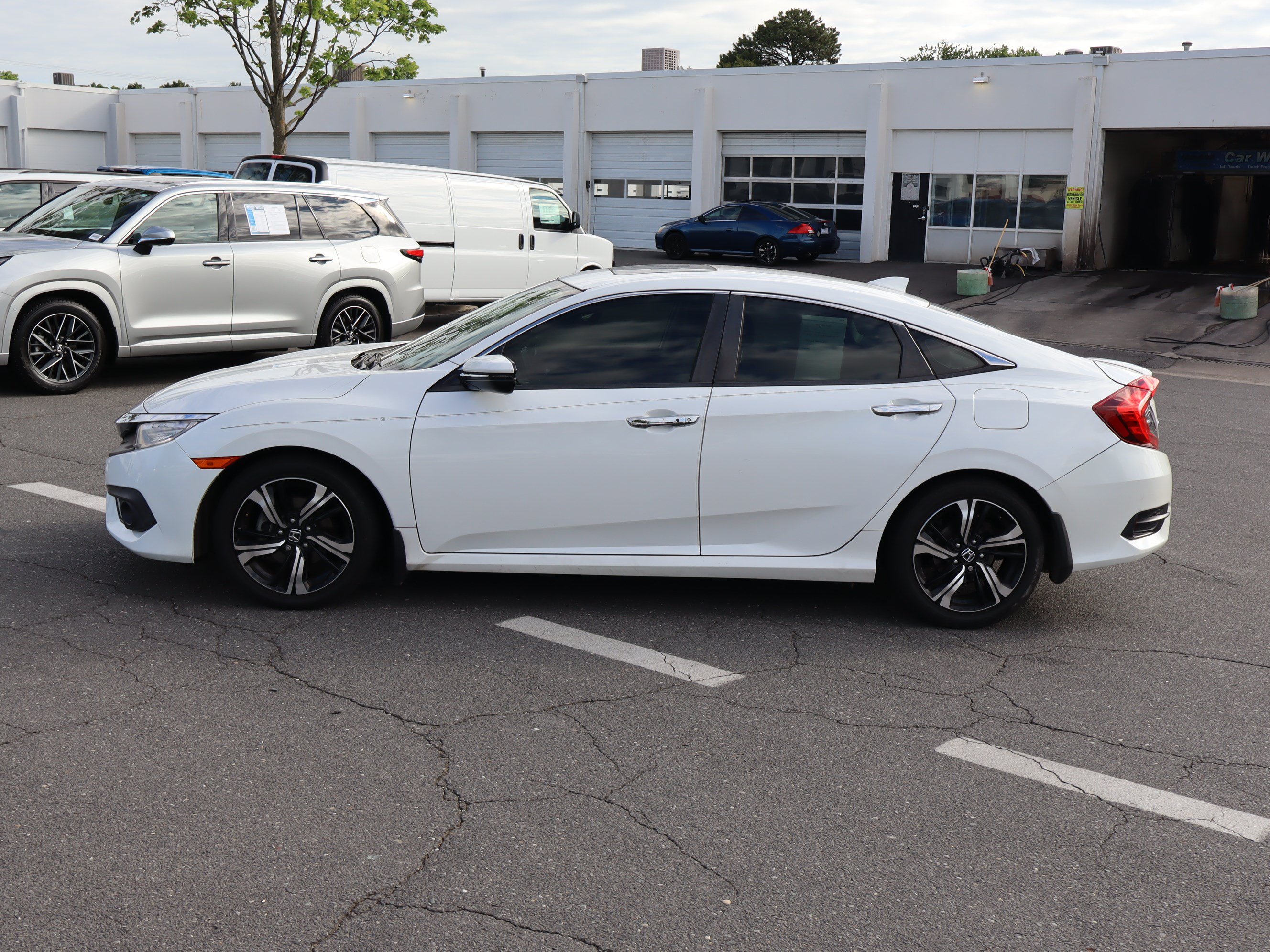 Used 2018 Honda Civic Touring image 7