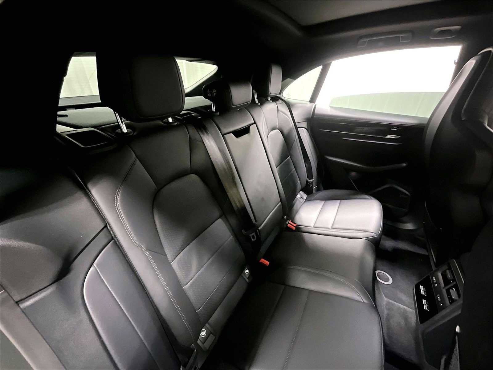 Used 2025 Porsche Macan 4 Electric image 32