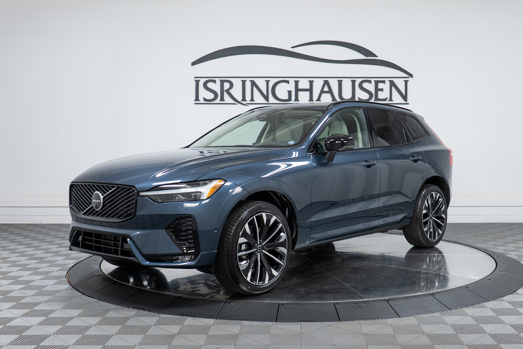 New 2026 Volvo XC60 B5 Ultra w/ Climate Package