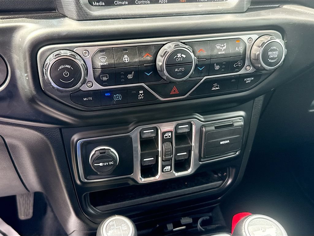 Used 2022 Jeep Wrangler Unlimited Sahara w/ Cold Weather Group AWD/4WD image 17
