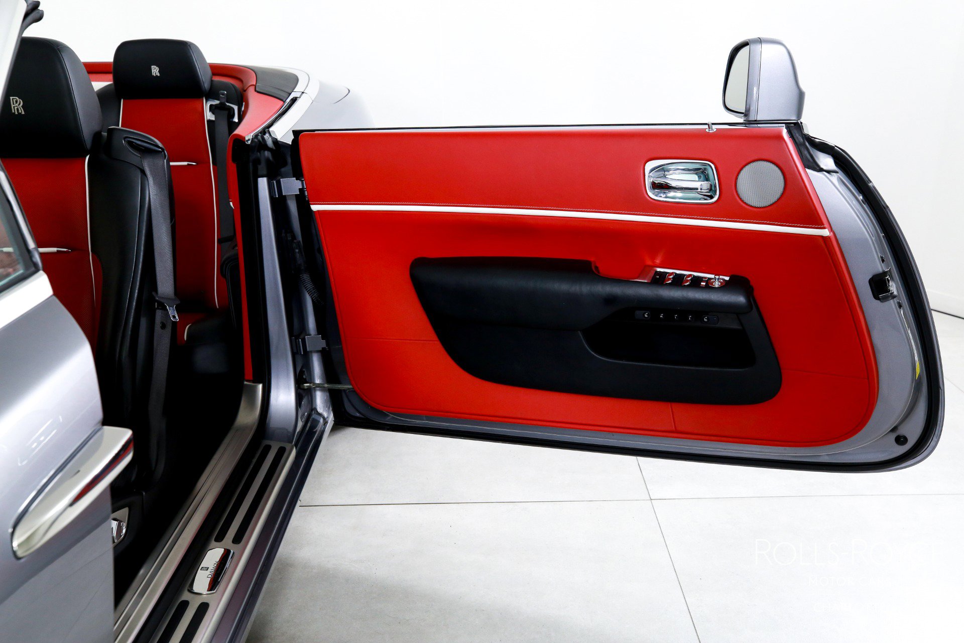 Used 2019 Rolls-Royce Dawn image 12