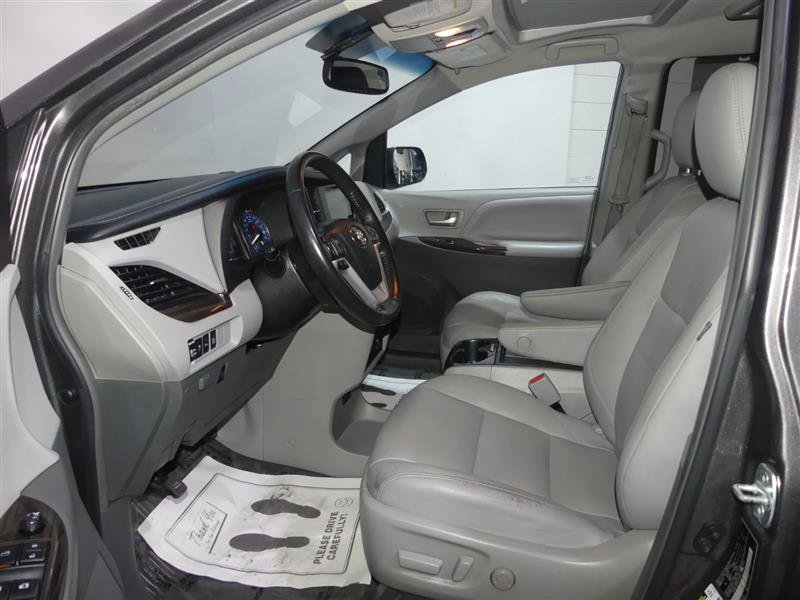 Used 2017 Toyota Sienna XLE Premium AWD/4WD image 21