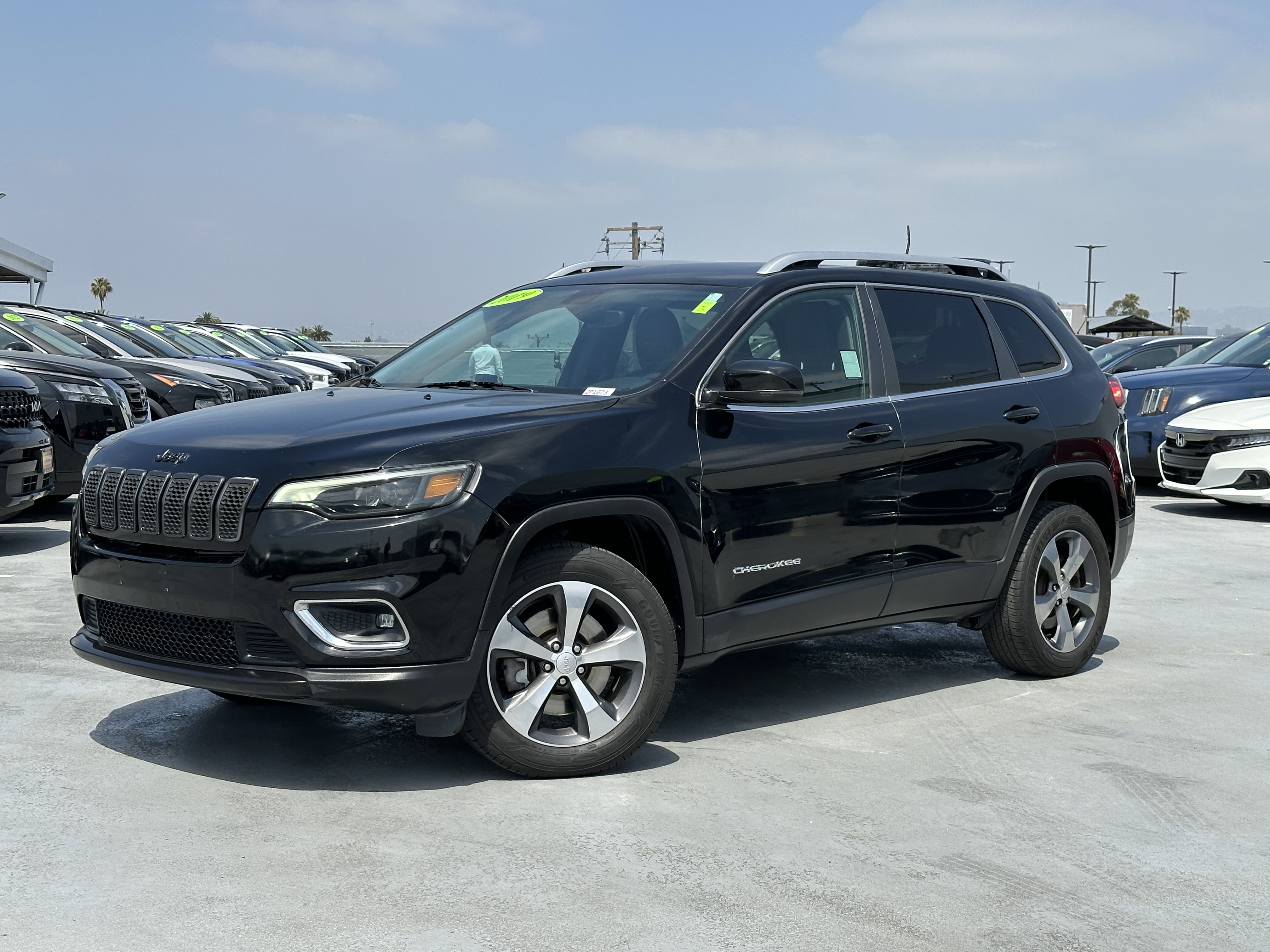 Used 2019 Jeep Cherokee Limited AWD/4WD image 2
