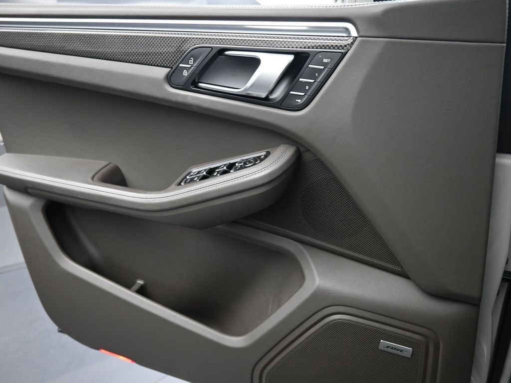 Certified 2021 Porsche Macan Turbo image 25