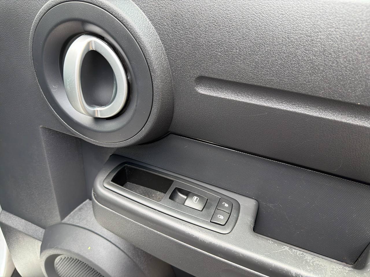 Used 2008 Dodge Nitro SXT RWD image 33