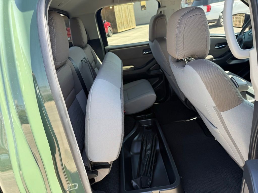 Used 2022 Nissan Frontier SV image 16