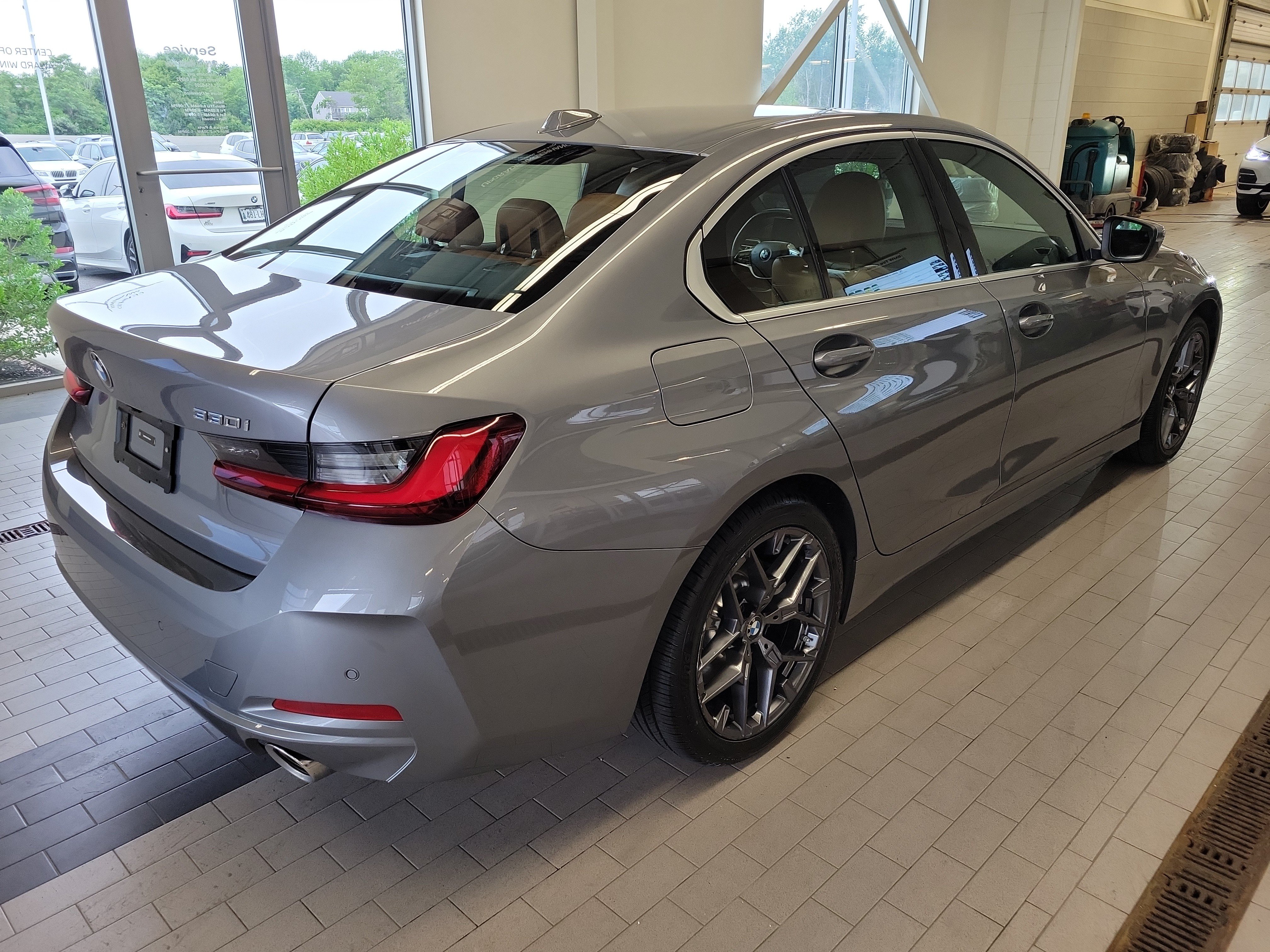 Used 2026 BMW 330i xDrive Sedan AWD/4WD image 5