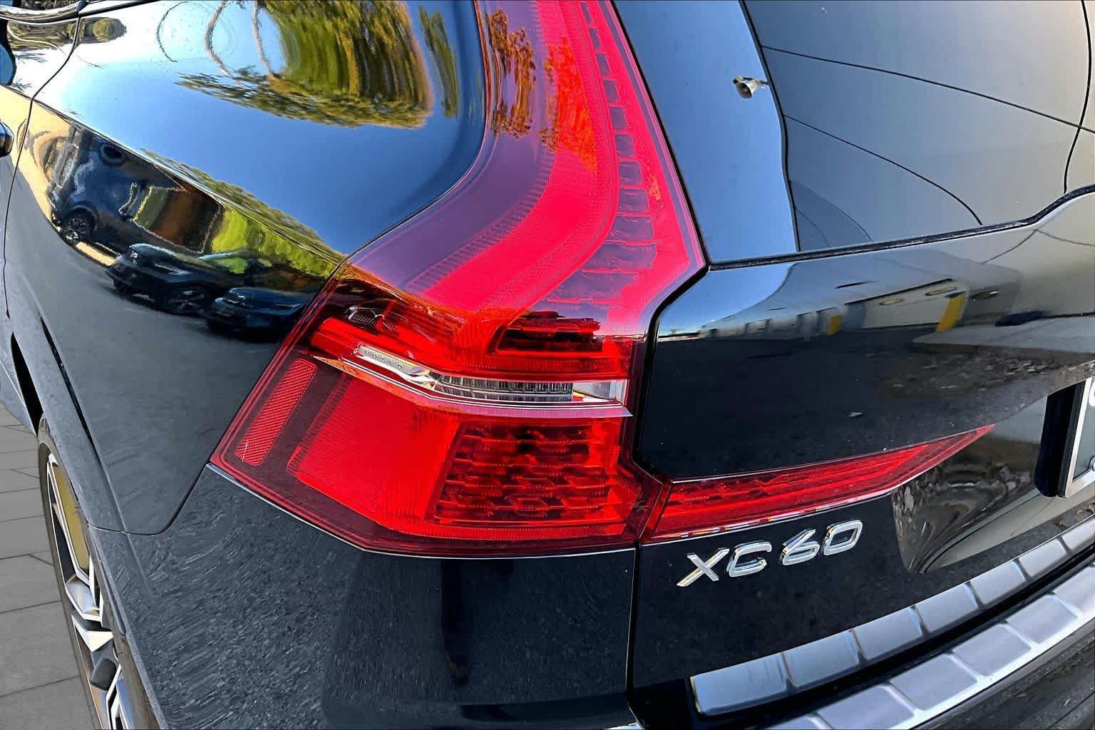 Used 2021 Volvo XC60 T8 R-Design AWD/4WD image 27