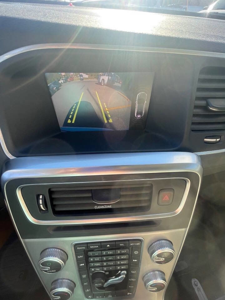 Used 2017 Volvo S60 T5 Inscription image 22