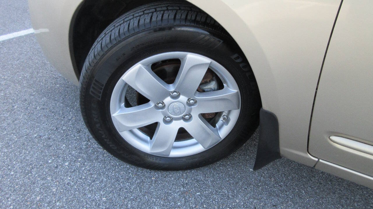 Used 2008 Kia Rondo LX FWD image 37