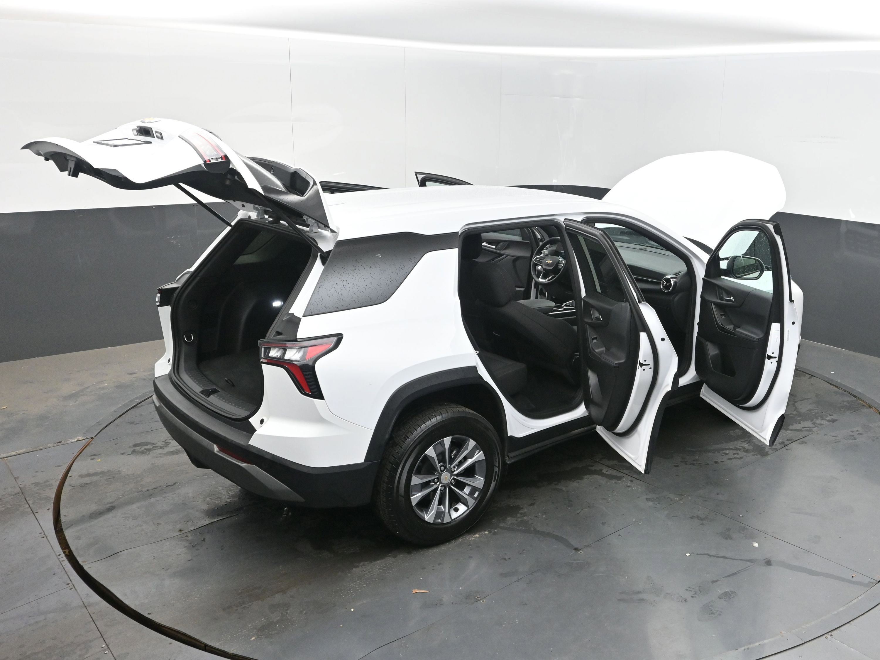 Used 2025 Chevrolet Equinox LT FWD image 46