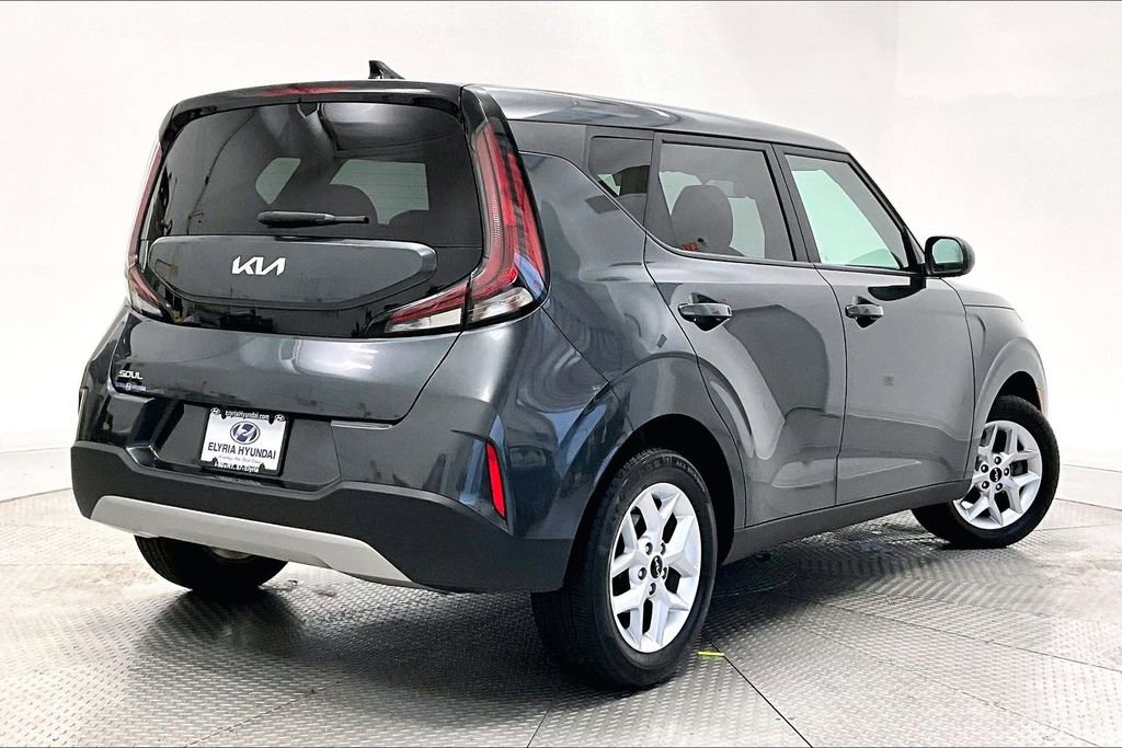 Used 2023 Kia Soul LX w/ LX Technology Package FWD image 2