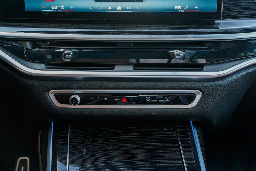 Used 2025 BMW X7 M60i image 15