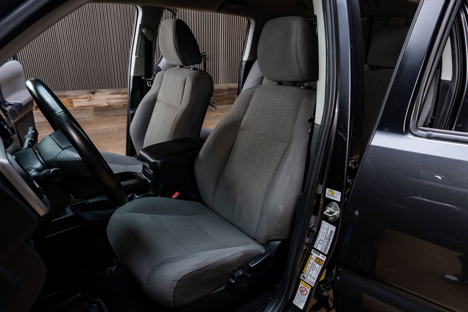 Used 2018 Toyota Tacoma SR5 AWD/4WD image 27