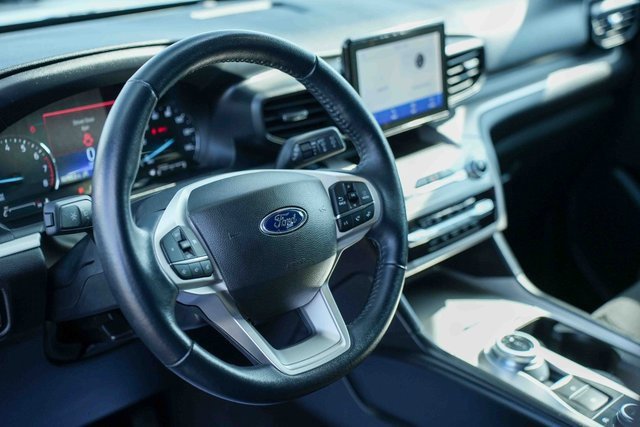 Used 2023 Ford Explorer XLT image 31