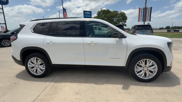 Certified 2026 GMC Acadia Elevation w/ Elevation Premium Package FWD image 9