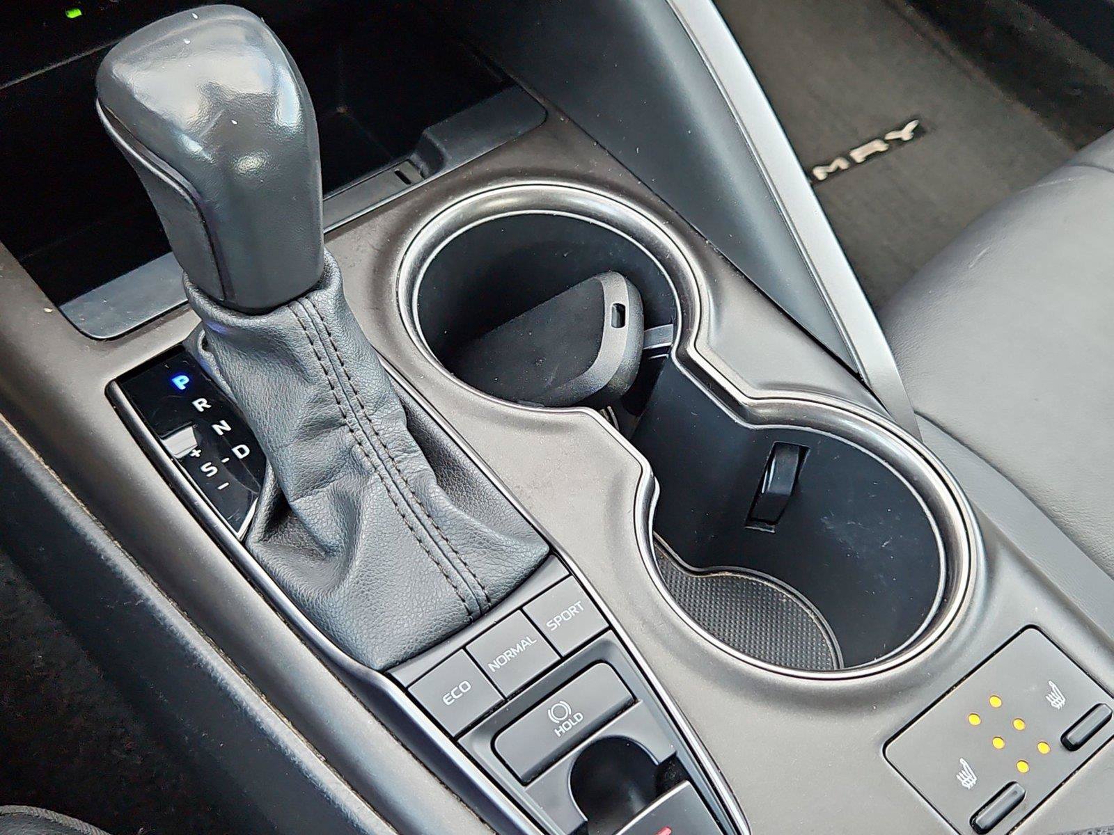 Used 2022 Toyota Camry XSE FWD image 21