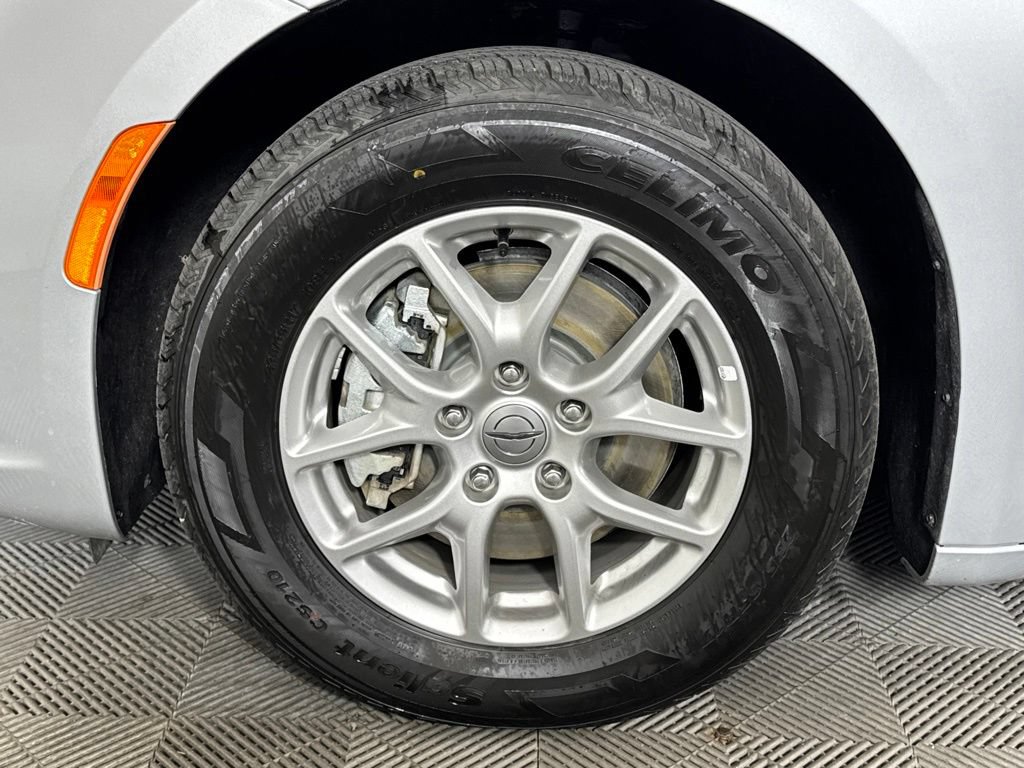 Certified 2024 Chrysler Pacifica Touring-L FWD image 10