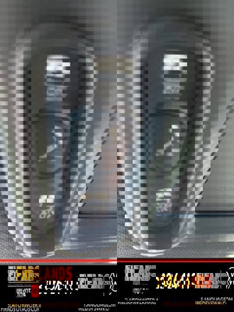 Used 2018 Chrysler Pacifica Limited image 30