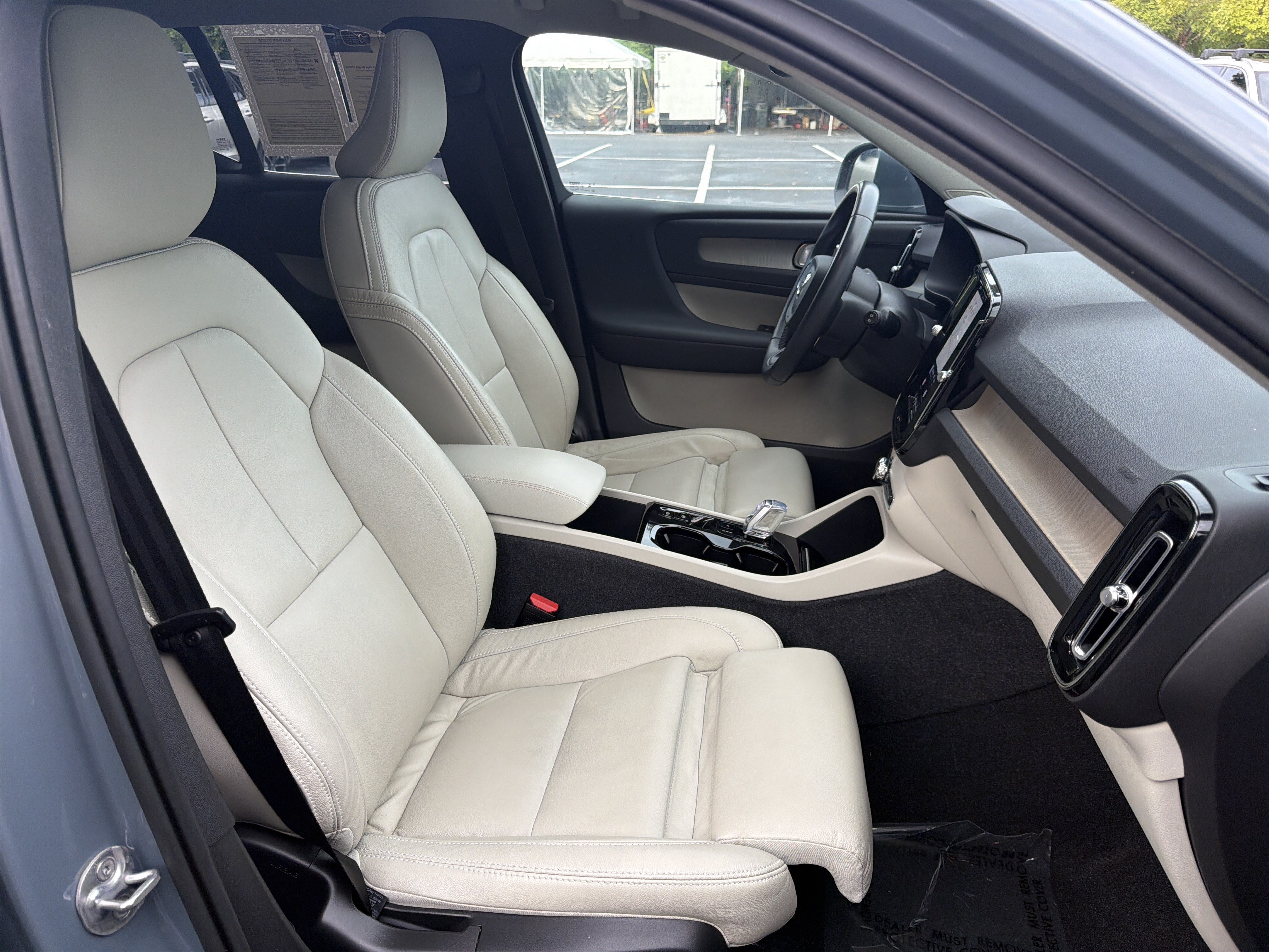Certified 2023 Volvo XC40 B5 Plus w/ Protection Package Premier AWD/4WD image 35