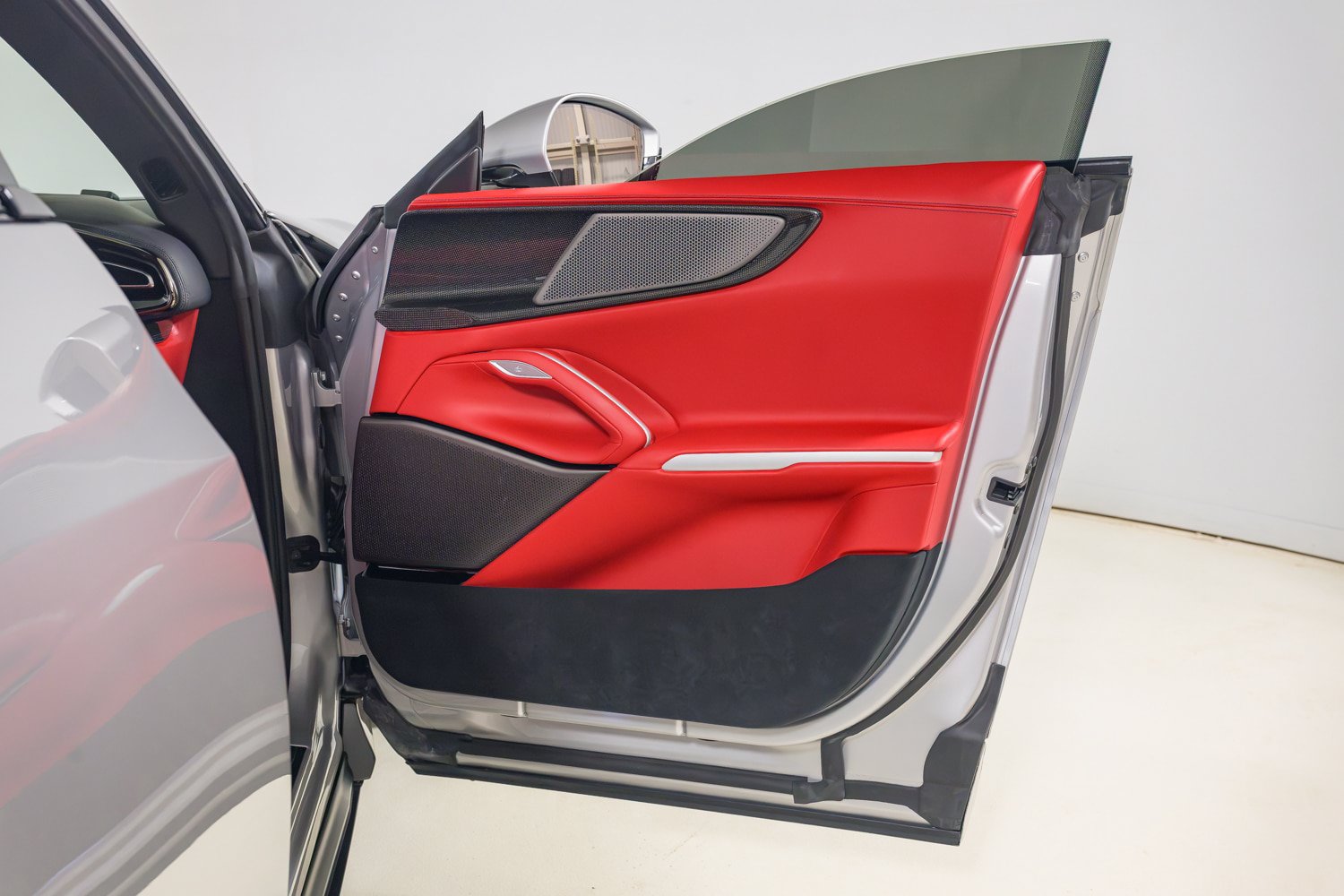 Certified 2025 Ferrari Purosangue AWD/4WD image 44