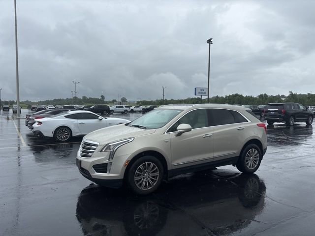 Used 2017 Cadillac XT5 Luxury w/ Driver Awareness Package FWD image 3