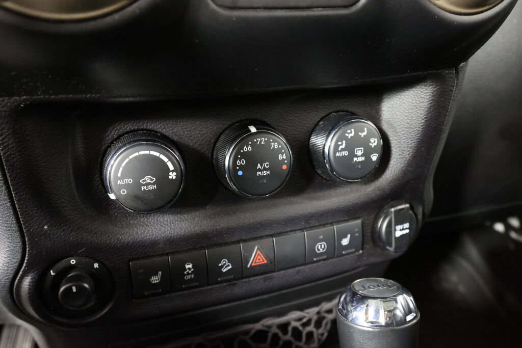 Used 2017 Jeep Wrangler 75th Anniversary image 35