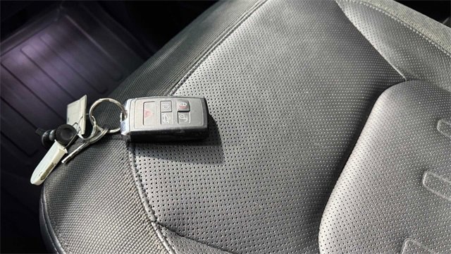 Used 2020 Land Rover Defender 110 SE image 36