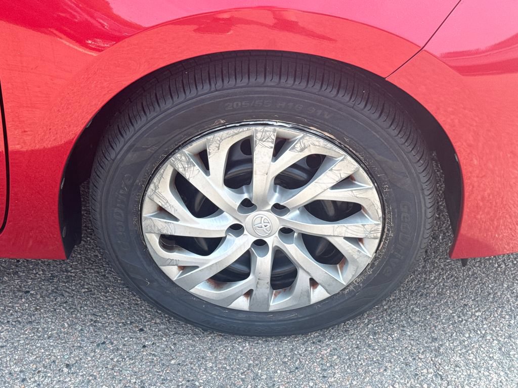 Used 2018 Toyota Corolla LE FWD image 43