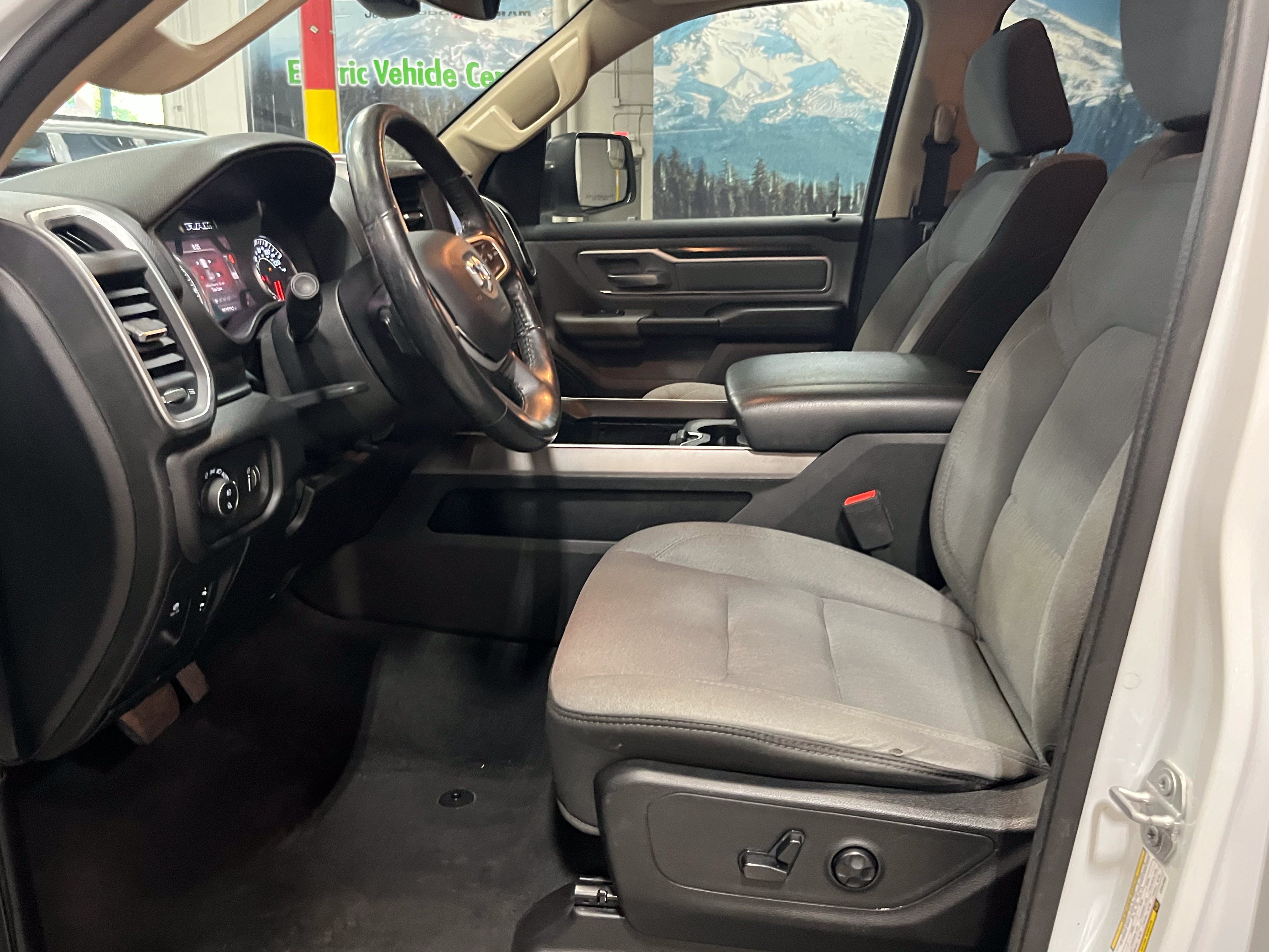 Used 2020 RAM 1500 Big Horn AWD/4WD image 11