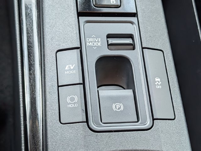 Used 2025 Toyota Prius LE FWD image 15
