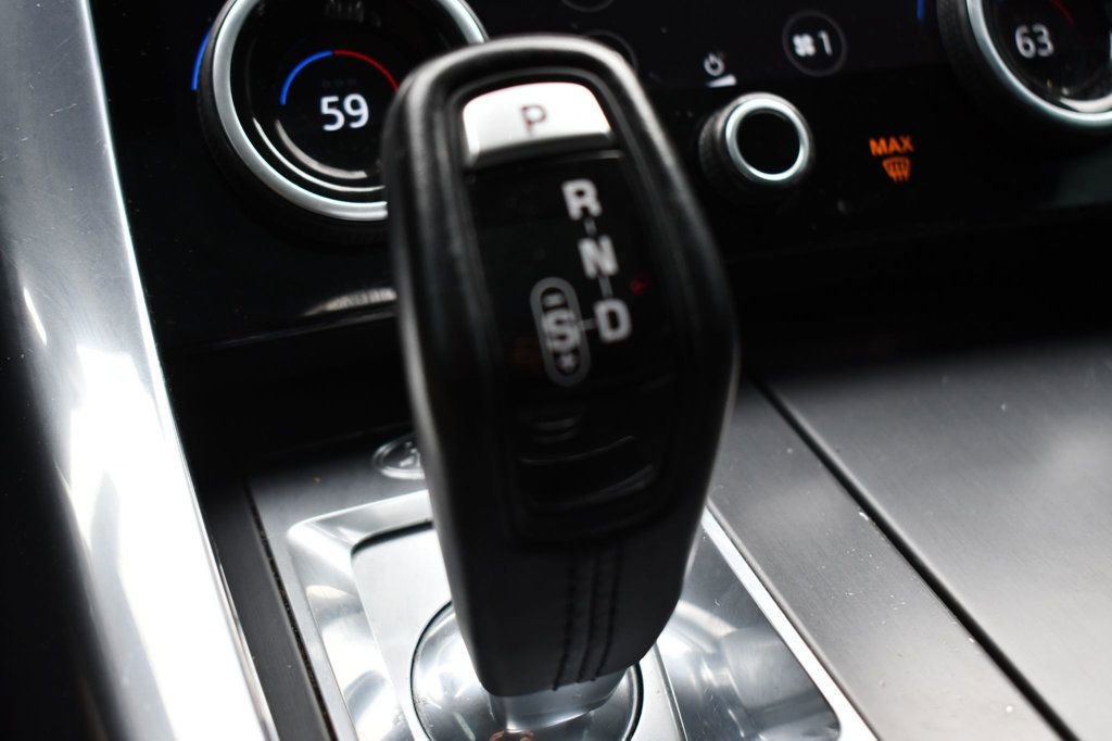Used 2020 Land Rover Range Rover Sport SE image 39