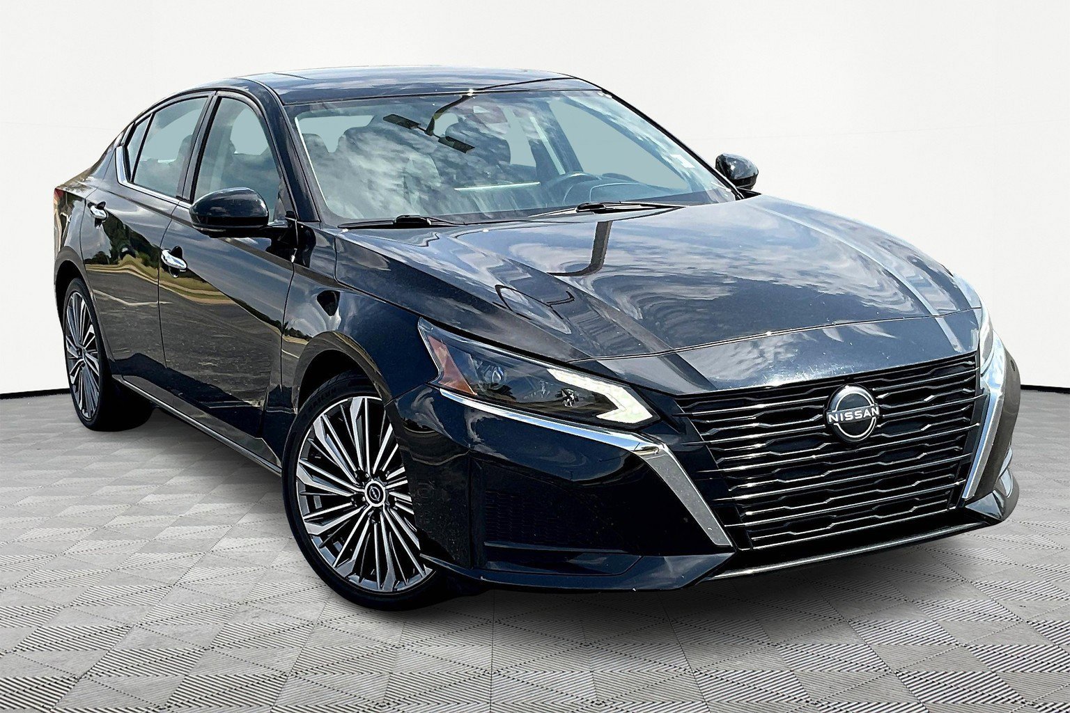 Used 2023 Nissan Altima 2.5 SL image 1