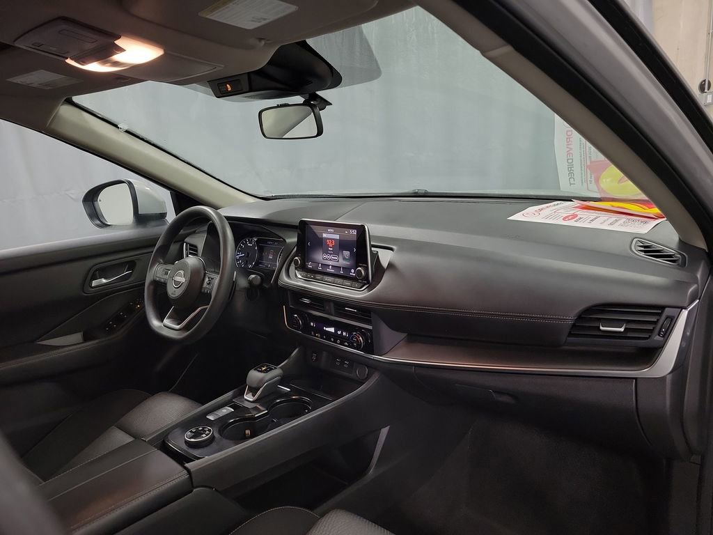 Used 2024 Nissan Rogue SV image 25