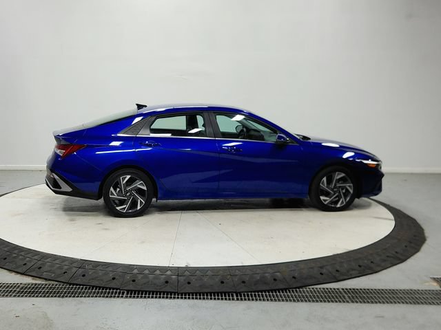 Used 2025 Hyundai Elantra Limited FWD image 9