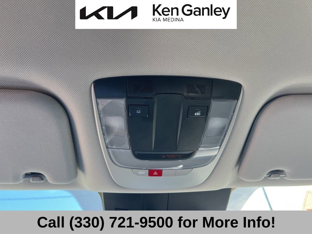 Certified 2025 Kia Sorento S image 40