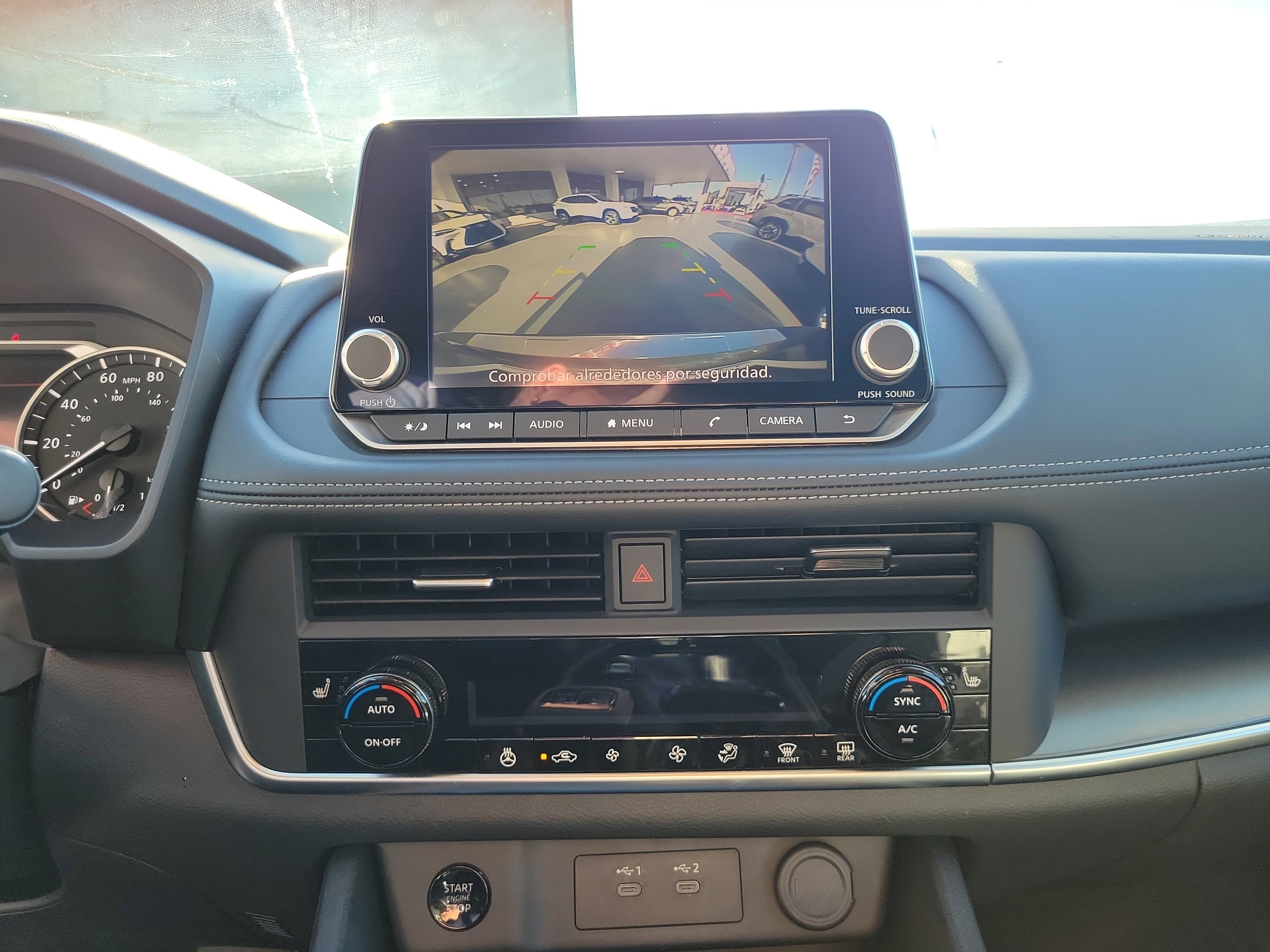 Used 2024 Nissan Rogue SV w/ SV Premium Package image 24