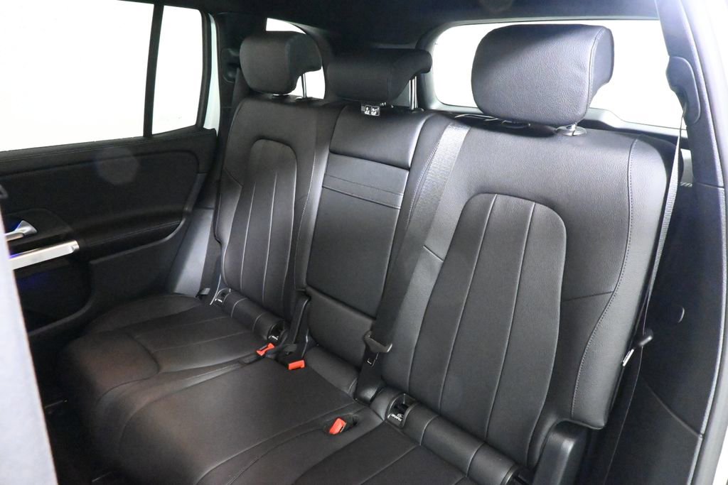 Used 2023 Mercedes-Benz GLB 250 4MATIC image 4